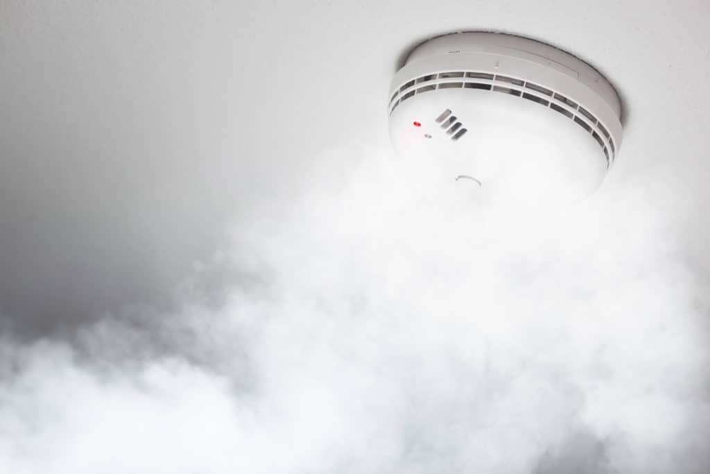 จะรู้ได้อย่างไรว่าถึงเวลาเปลี่ยนระบบ Smoke Detector แล้ว - บริษัท หาญ  เอ็นจิเนียริ่ง โซลูชั่นส์ จำกัด (มหาชน)